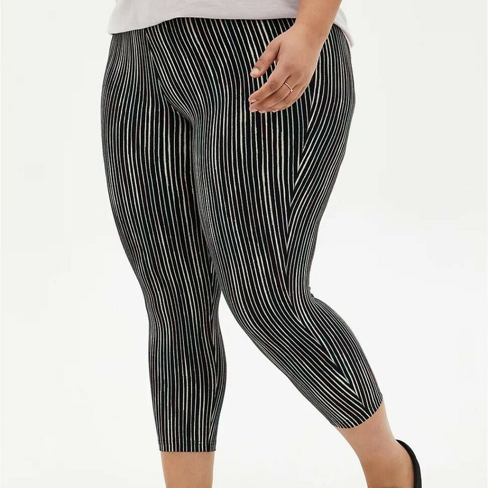 Torrid 4 (4X) Ink Striped Premium Crop High Rise Leggings